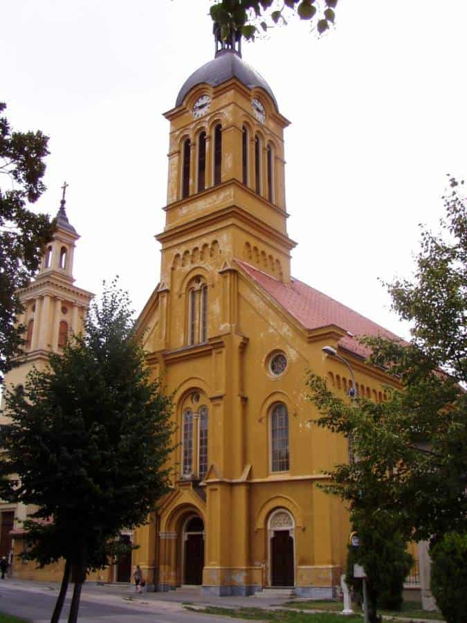 Historický kostol svätého Mikuláša v Trnave, architektúra, kultúrne dedičstvo.