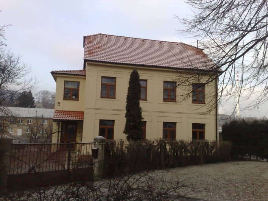 Moderný dom s vodnou izoláciou od Aquapol, zabezpečuje efektívnu ochranu pred vlhkosťou.