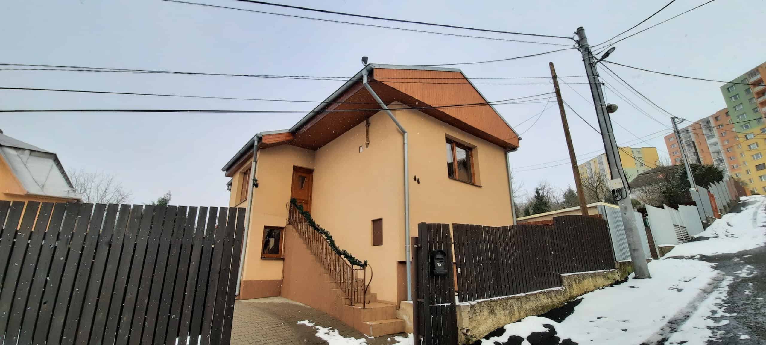 Rodinná vila s technológiou Aquapol na Slovensku, odstraňuje vlhkosť a zabezpečuje suché steny.